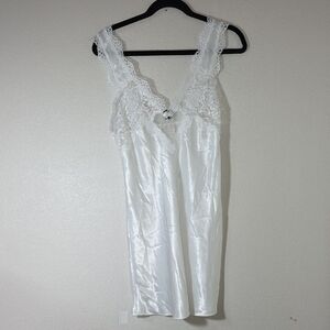 California Dynasty NWT Bridal White Lace Satin Nightgown Small